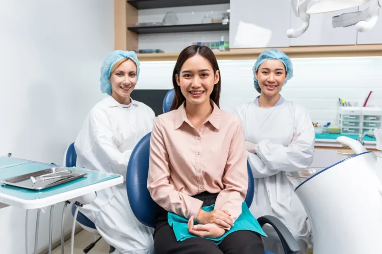 Comparing a normal socket after tooth extraction with a dry socket during healing